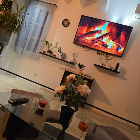 Jolie Maison Avec Piscine Partagé Villa *
